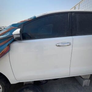 باب جهة السائق أمام تويوتا إنوفا 2019