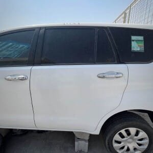 باب جهة السائق خلف تويوتا إنوفا 2019