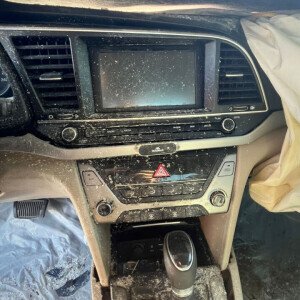 ريش مكيف وسط يسار هونداي إلينترا 2018