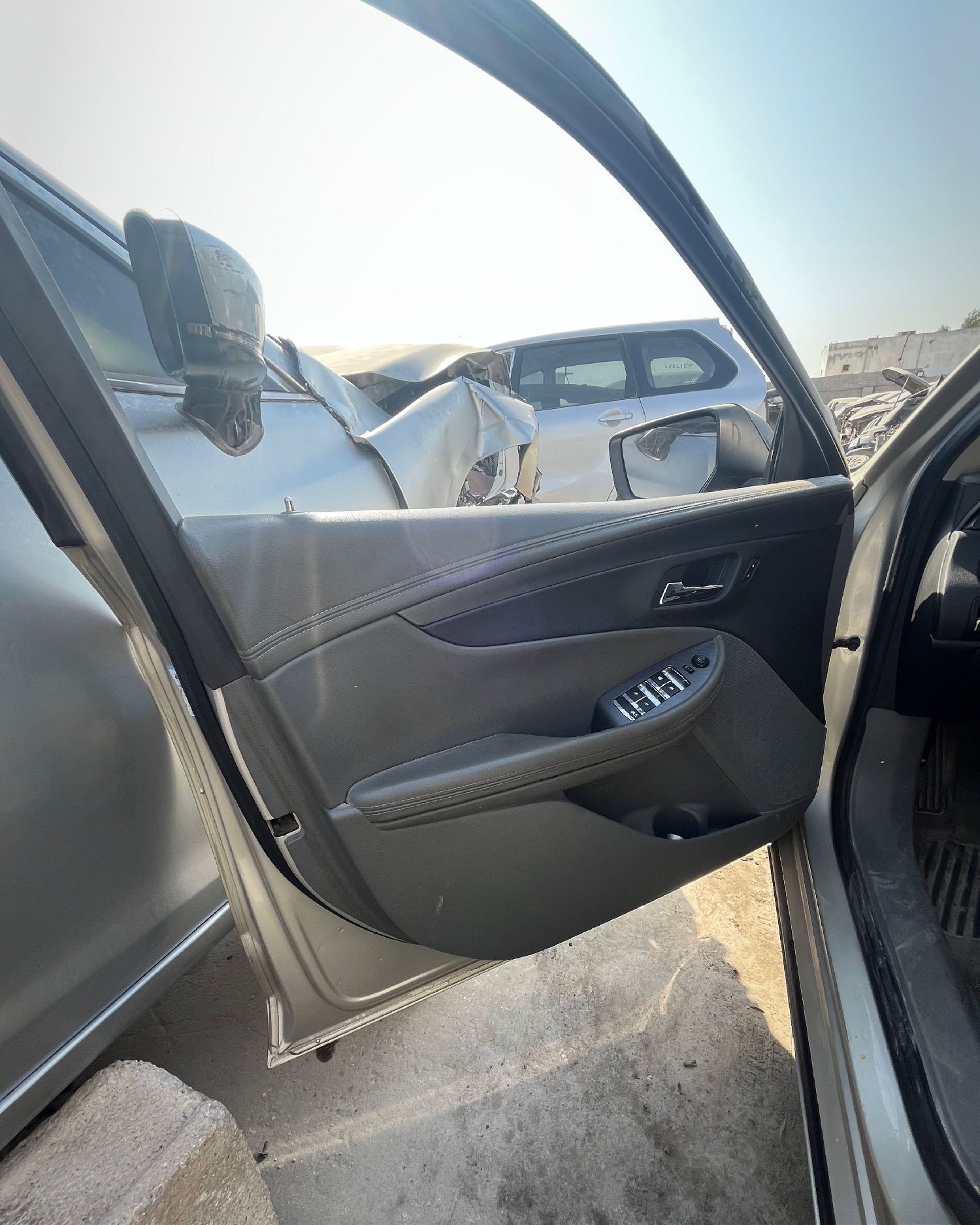 ديكور باب أمامي (جهة السائق)