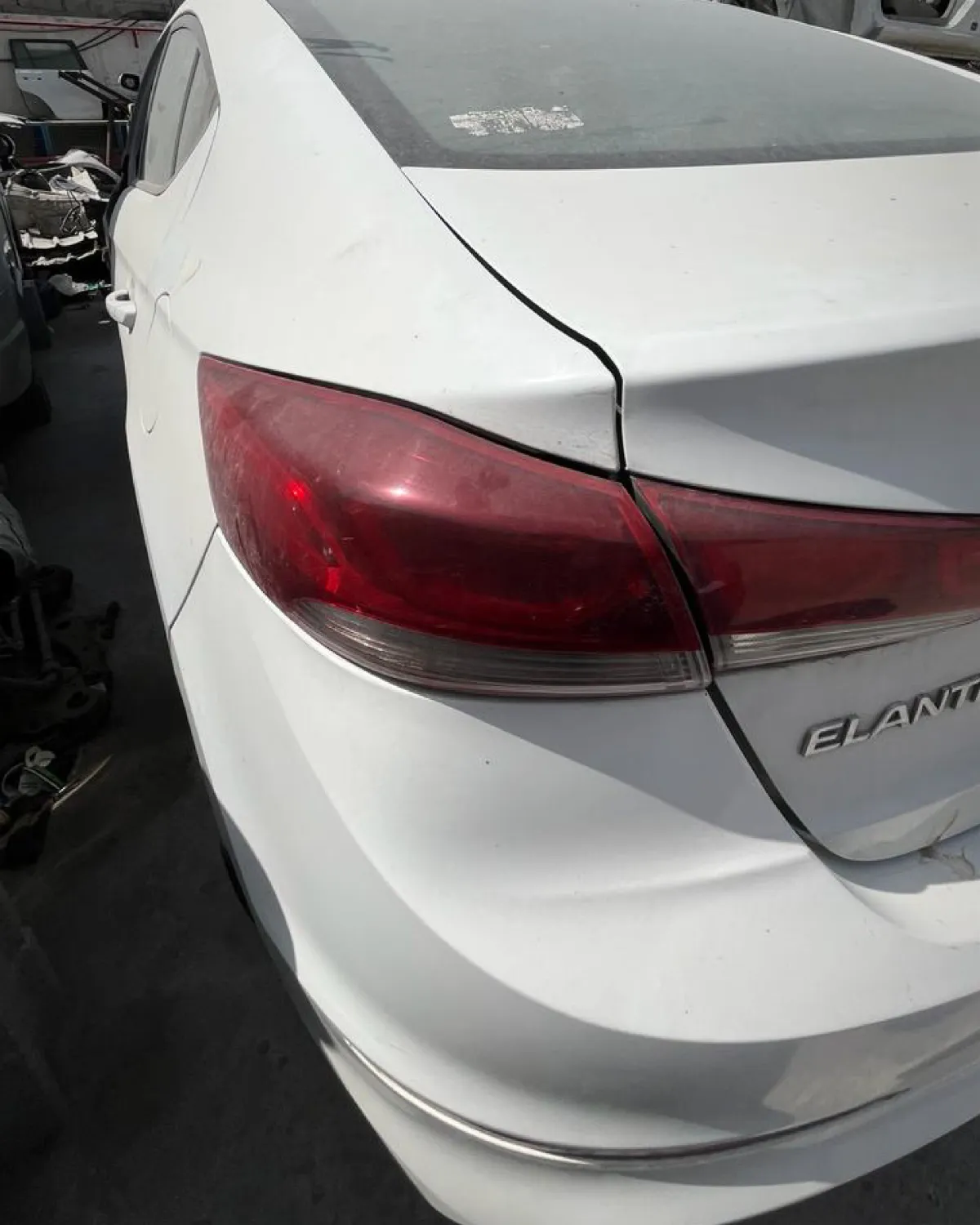 إصطب خلفي (يسار ركن)