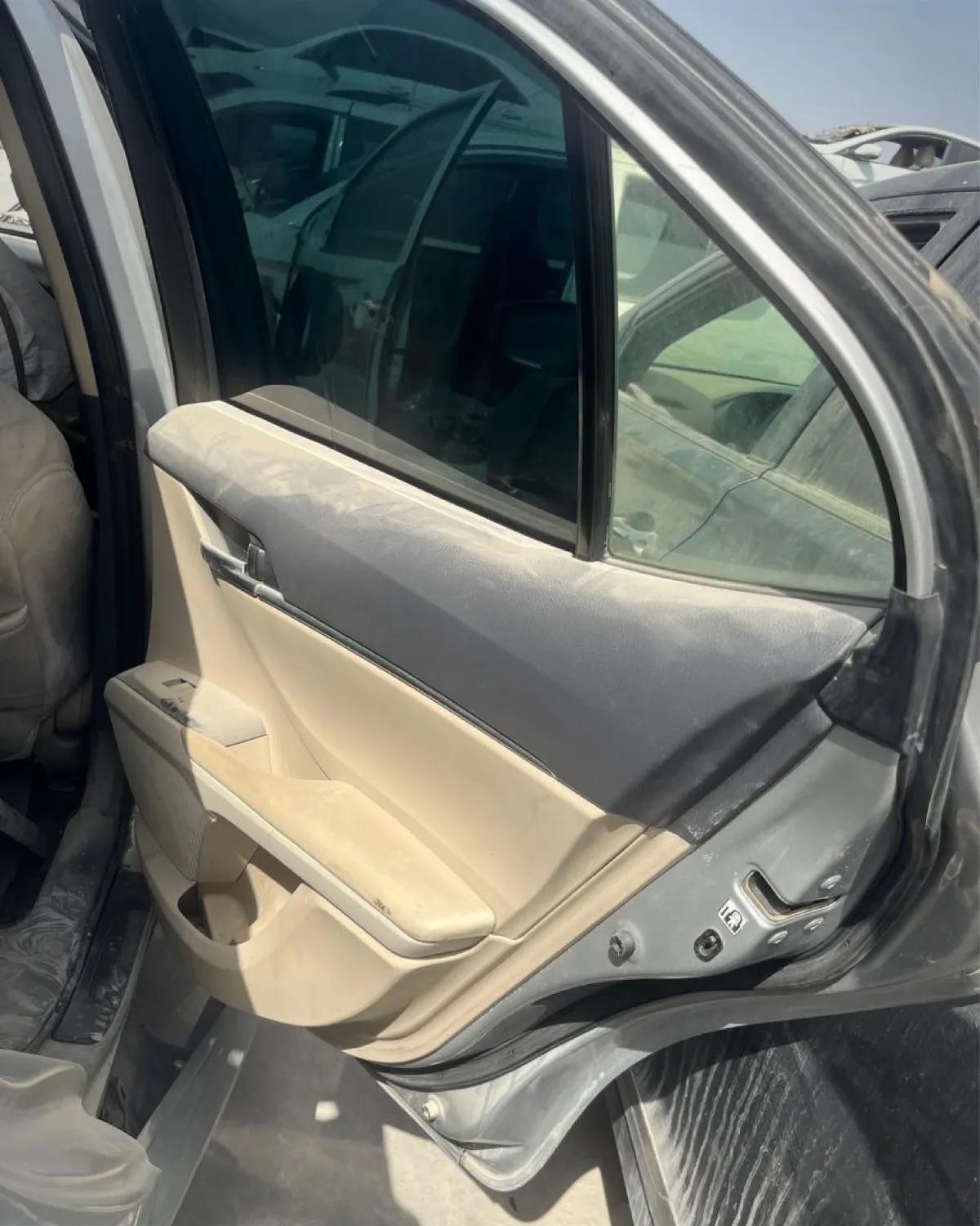 ديكور باب خلفي (جهة الراكب)