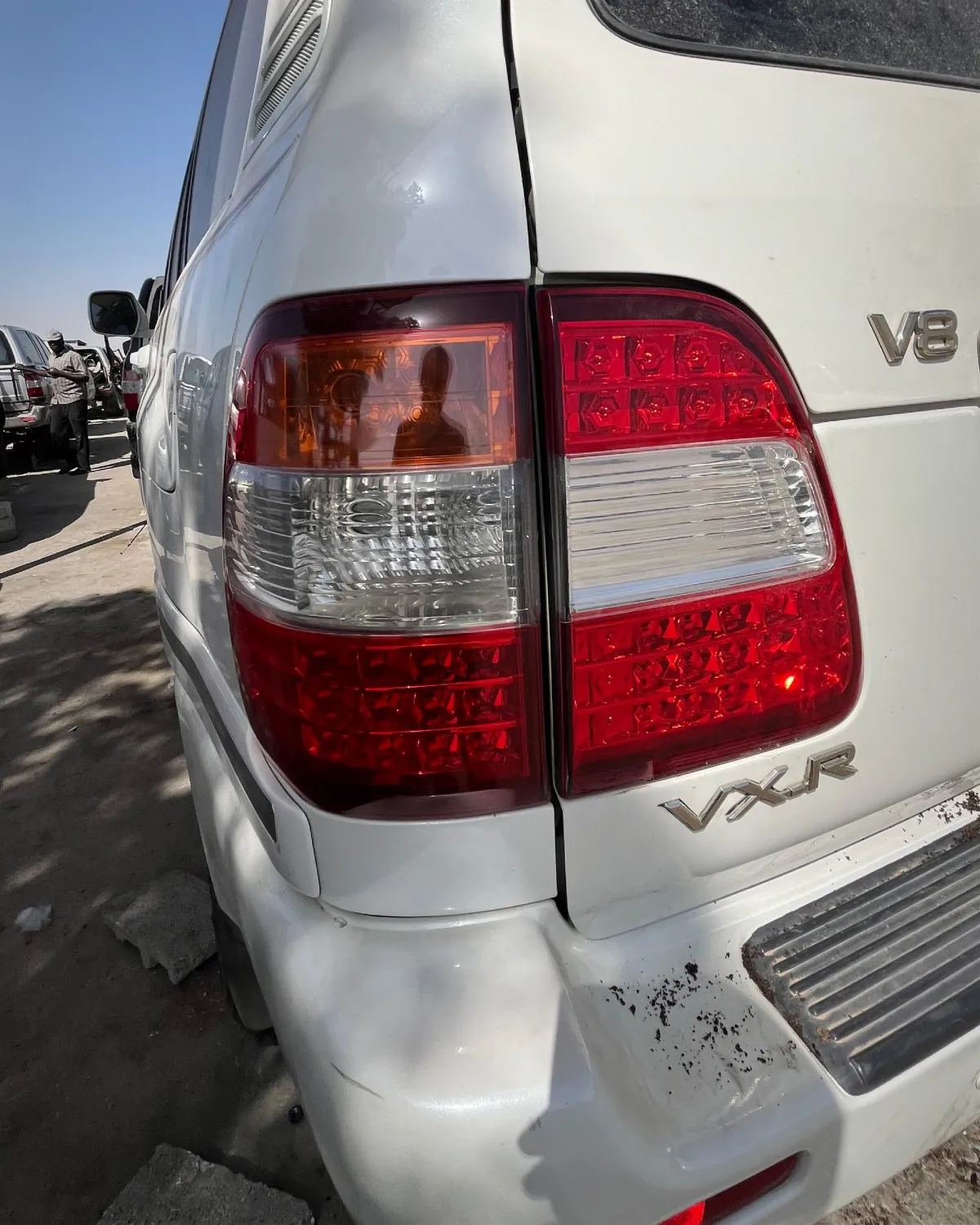 إصطب خلفي (يسار ركن)