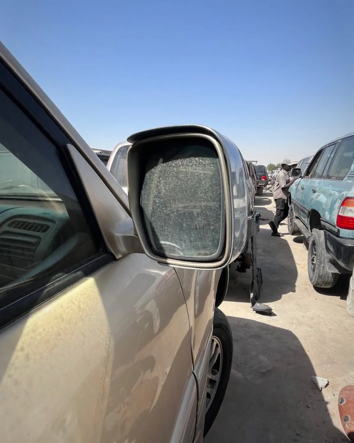 مراية جانبية (يمين)