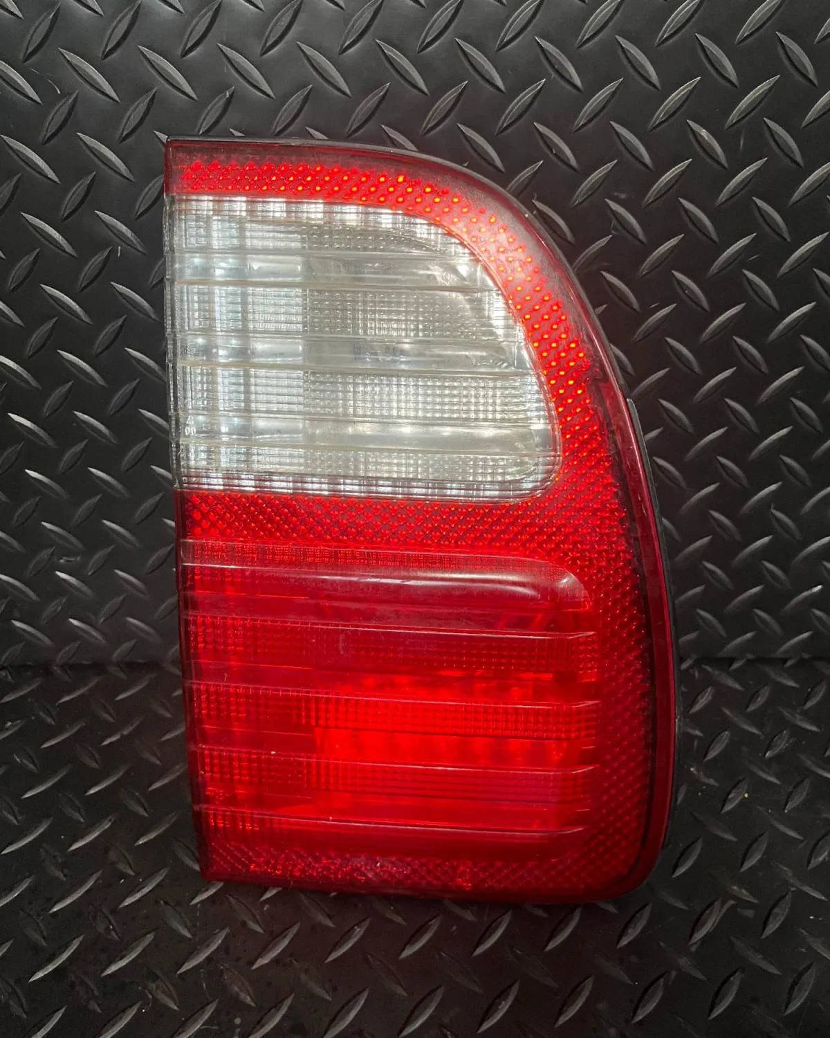 إصطب خلفي  وسط(يسار)