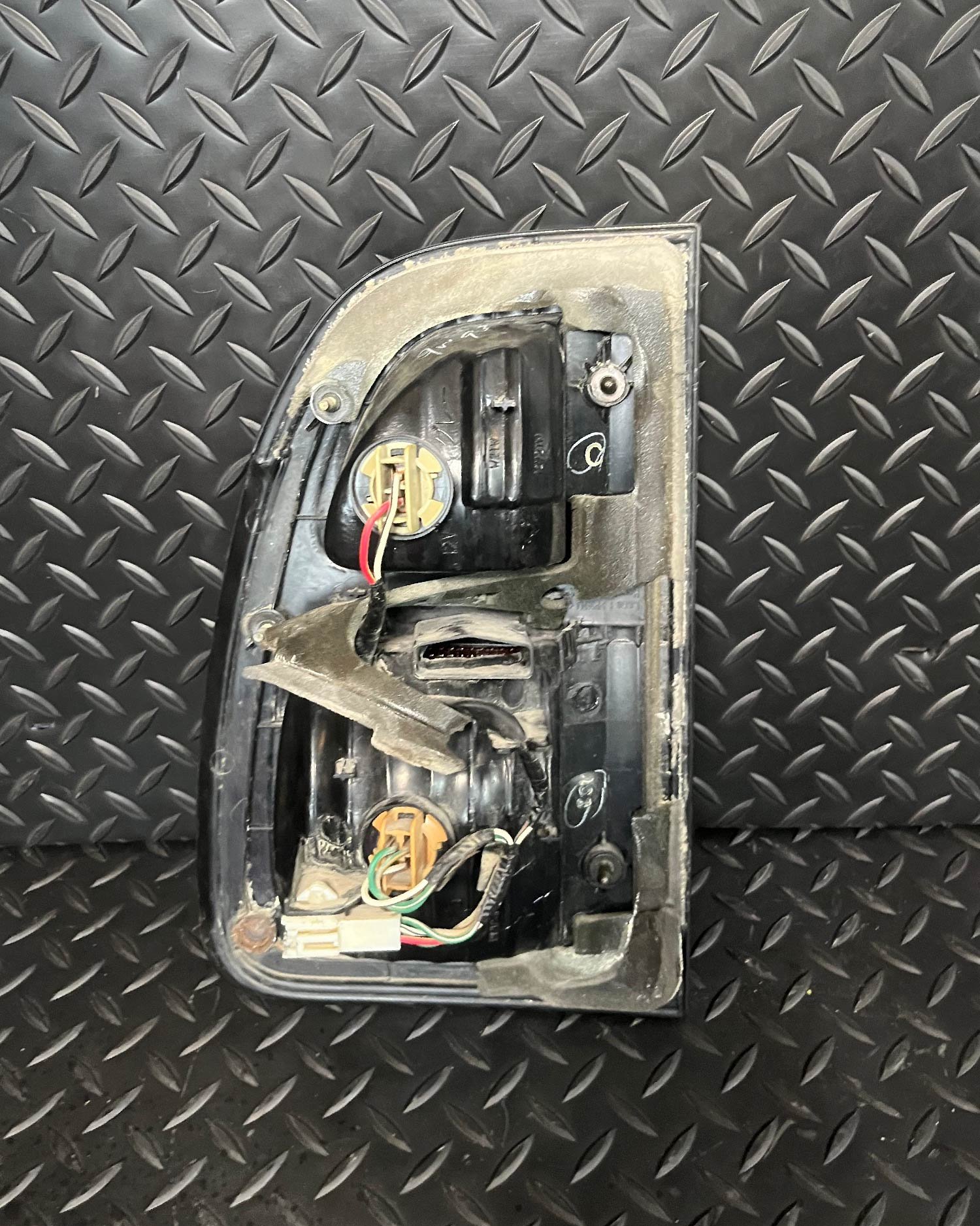 إصطب خلفي  وسط(يسار)