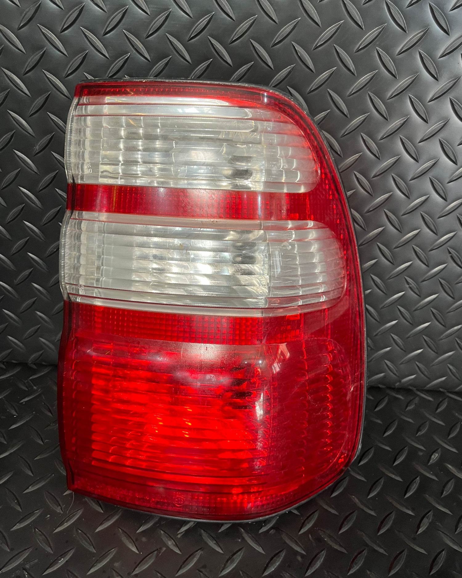 إصطب ركن خلفي( يمين)