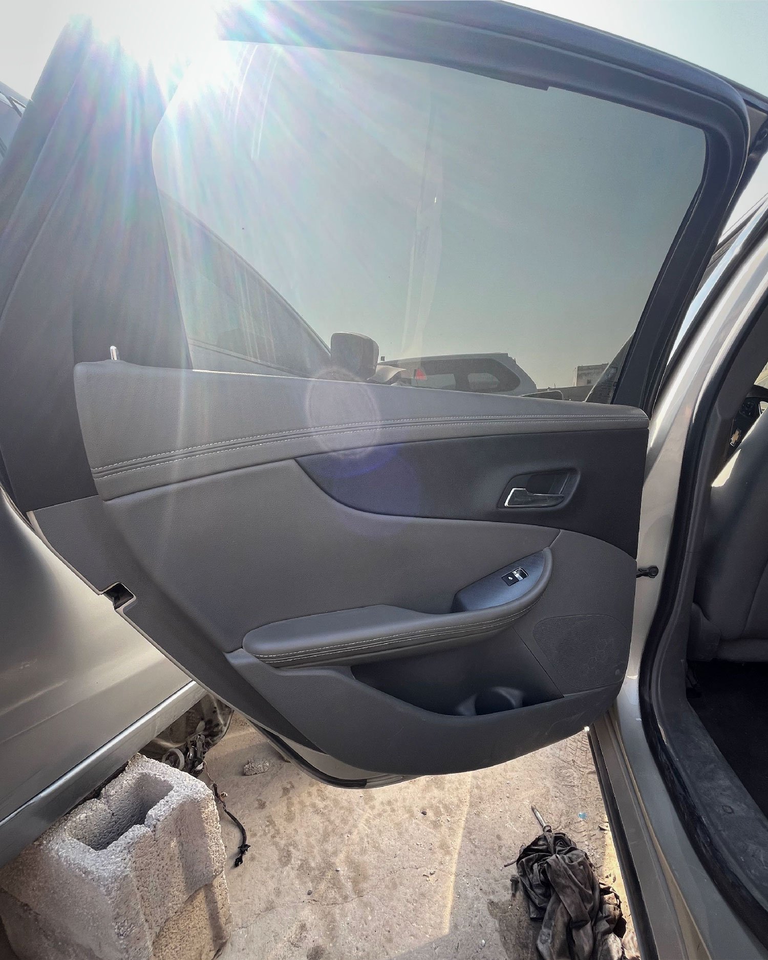 ديكور باب خلفي (جهة السائق)