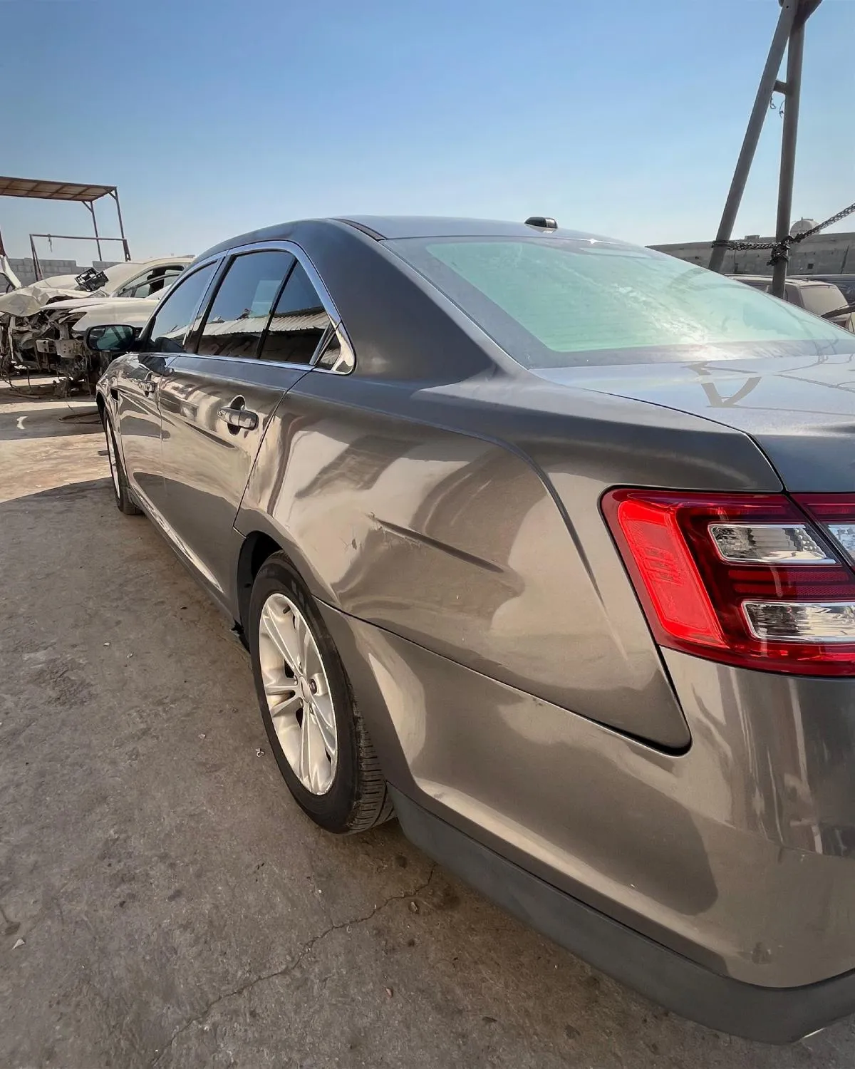 فلنجة أمامية (يسار)