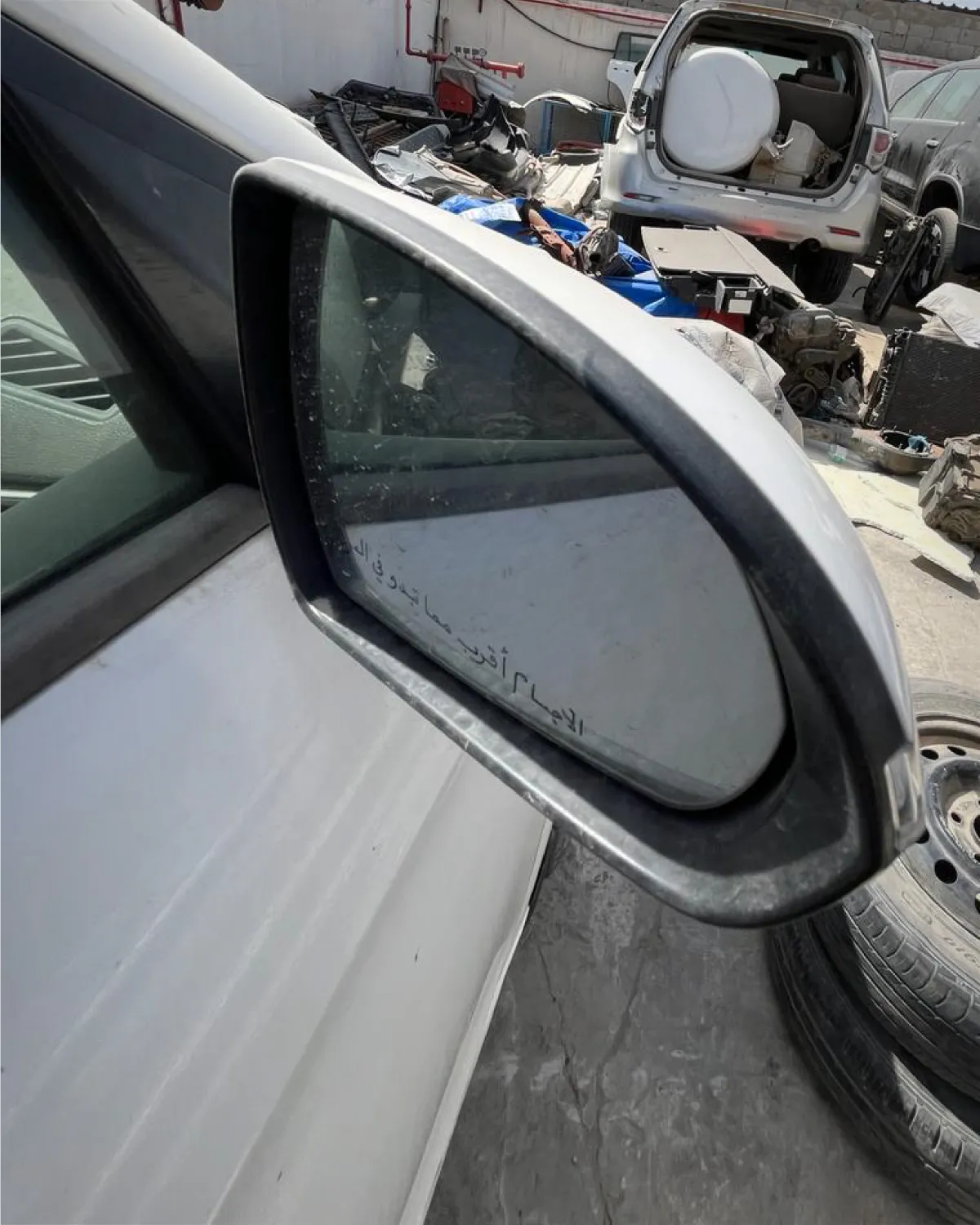 مراية جانبية (يمين)