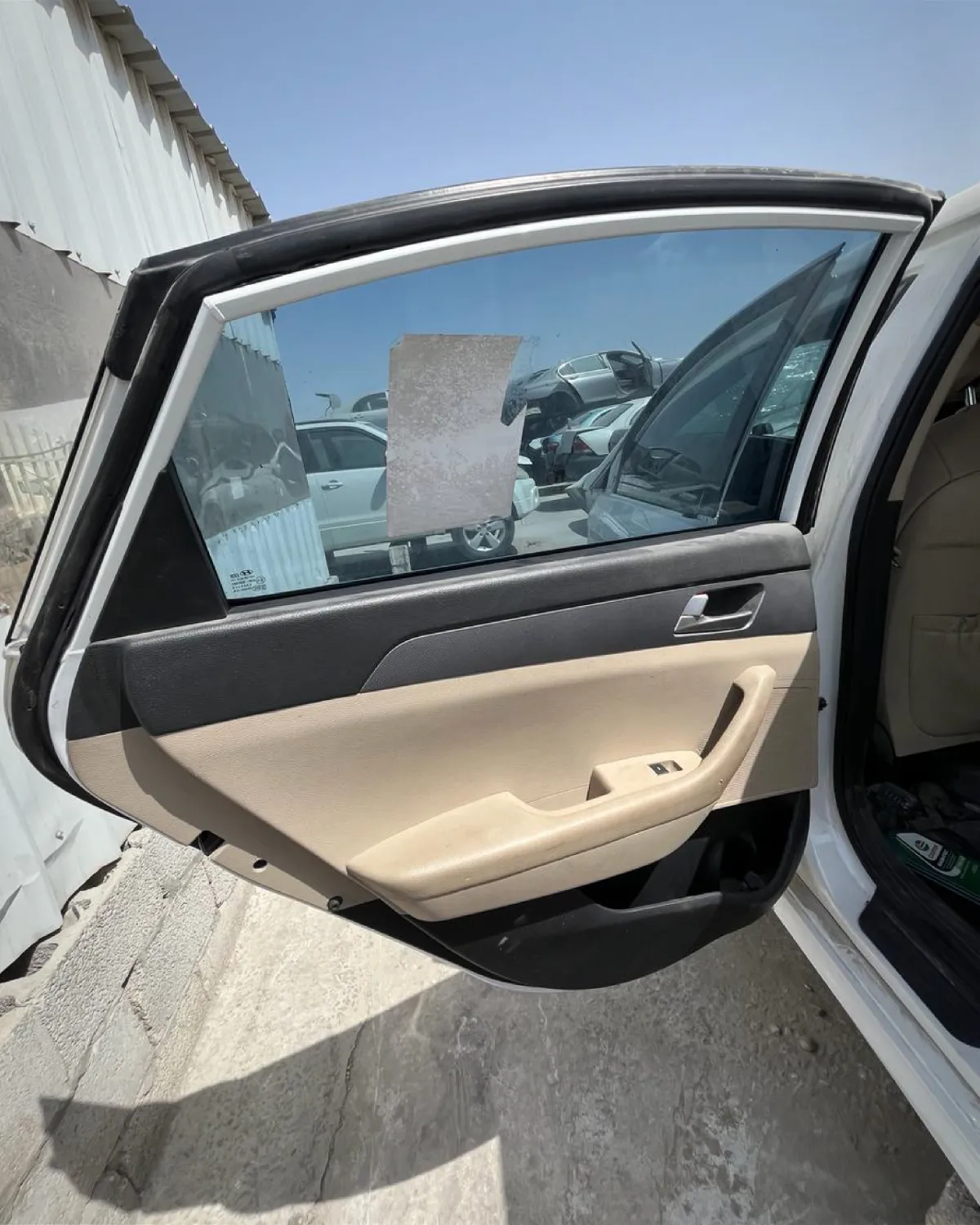 ديكور باب خلفي (جهة السائق)