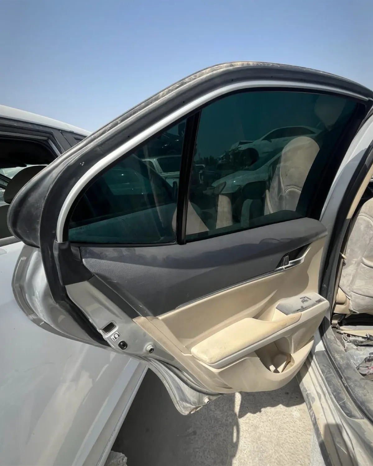 ديكور باب خلفي (جهة السائق)