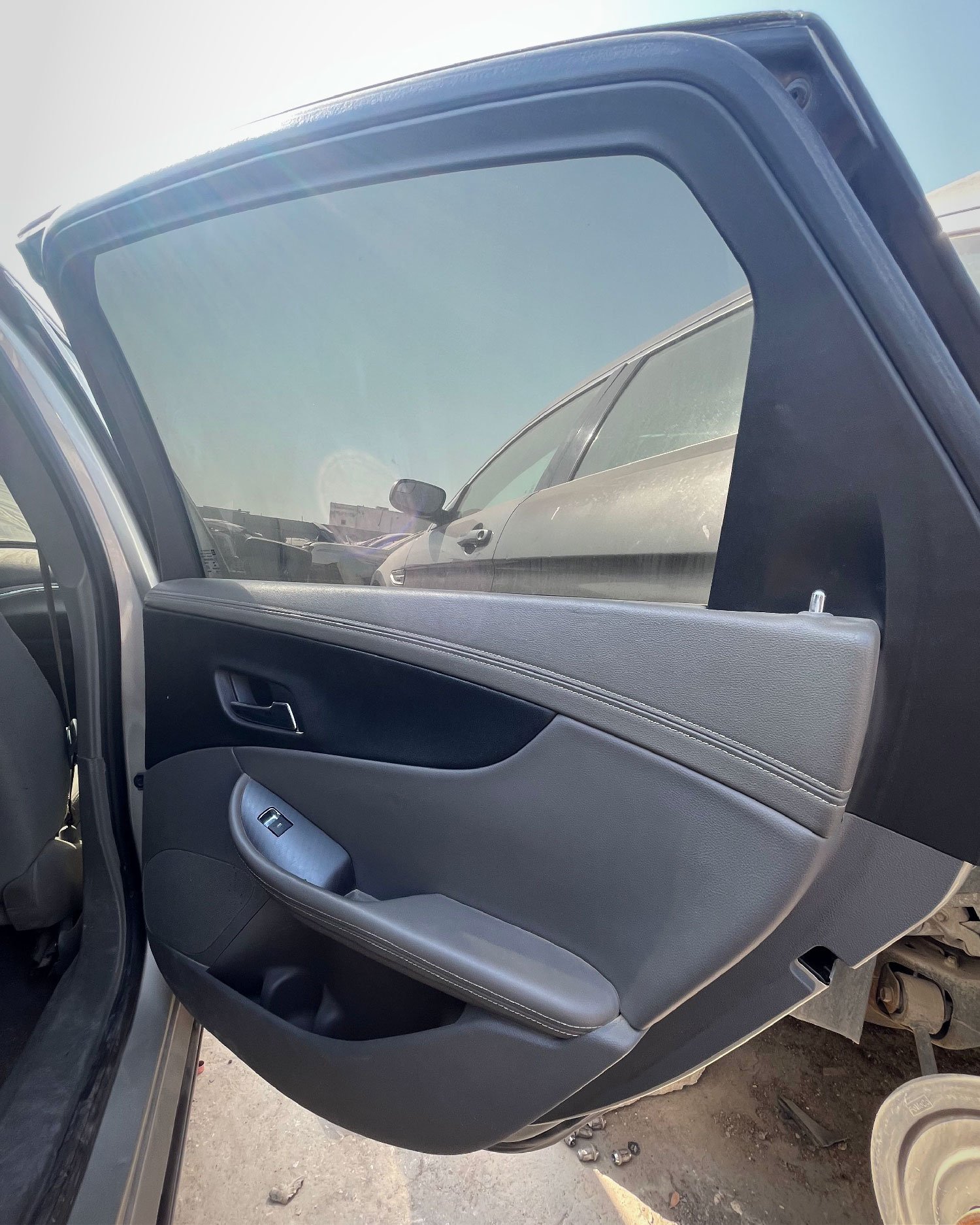 ديكور باب خلفي (جهة الراكب)