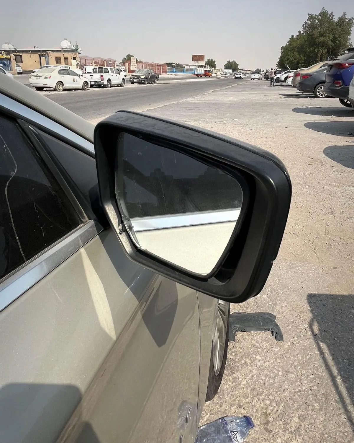 مراية جانبية (يمين)